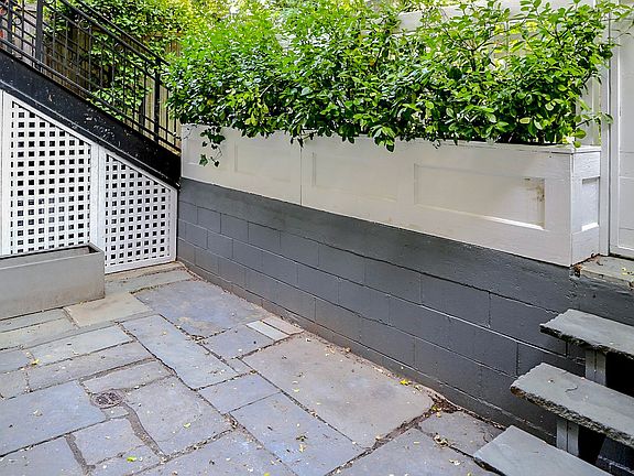 4th image of 21 Tompkins Pl #1