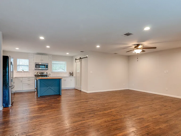 300 Ridgecrest Dr — Photo 8