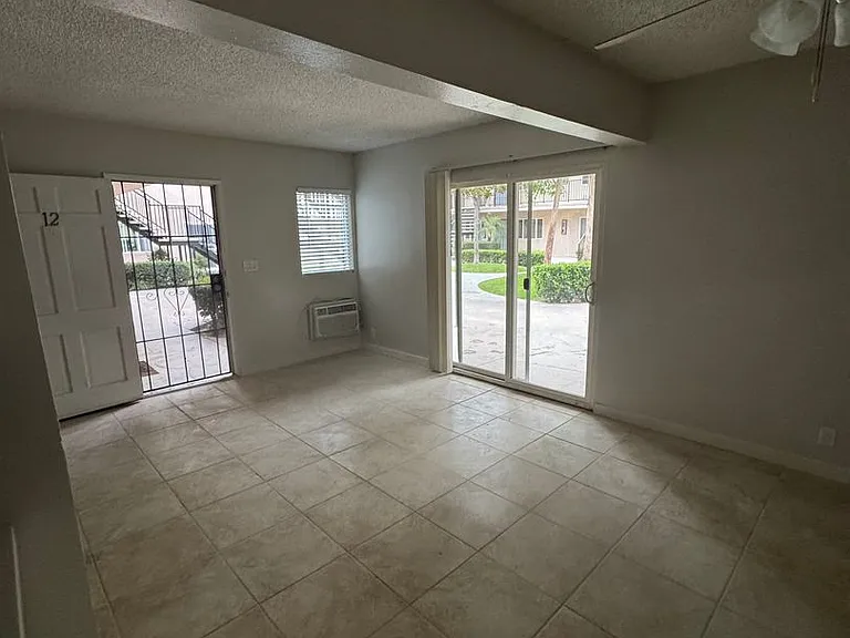 205 E Clifton, Anaheim — Photo 10
