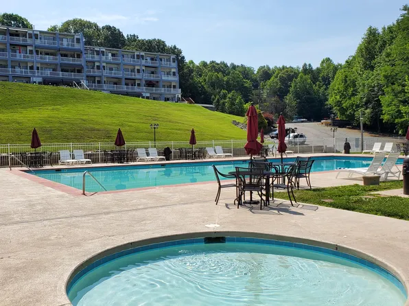 1089 Bluewater Dr Unit 415, Moneta, VA 24121