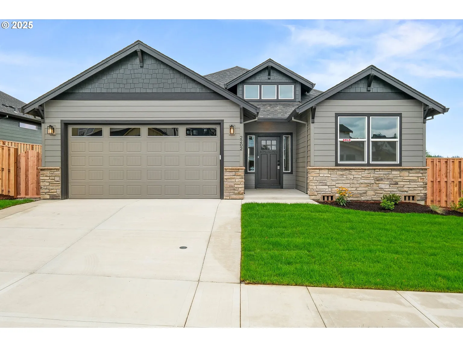 2202 E Badger Way photo 1