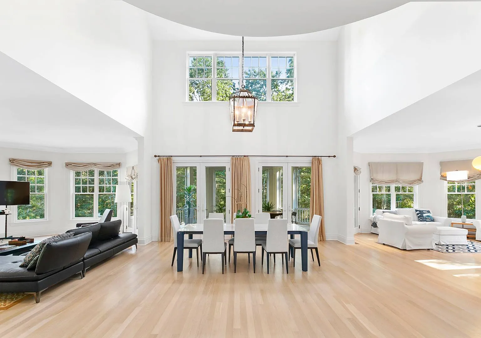 Experience Luxury & Privacy — Photo 2