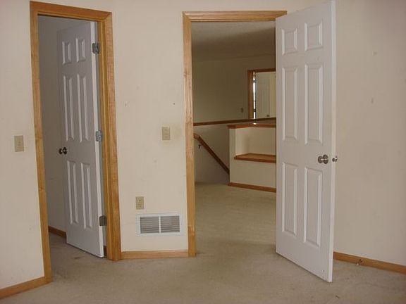 4th image of 4705 Merrimac Ln N