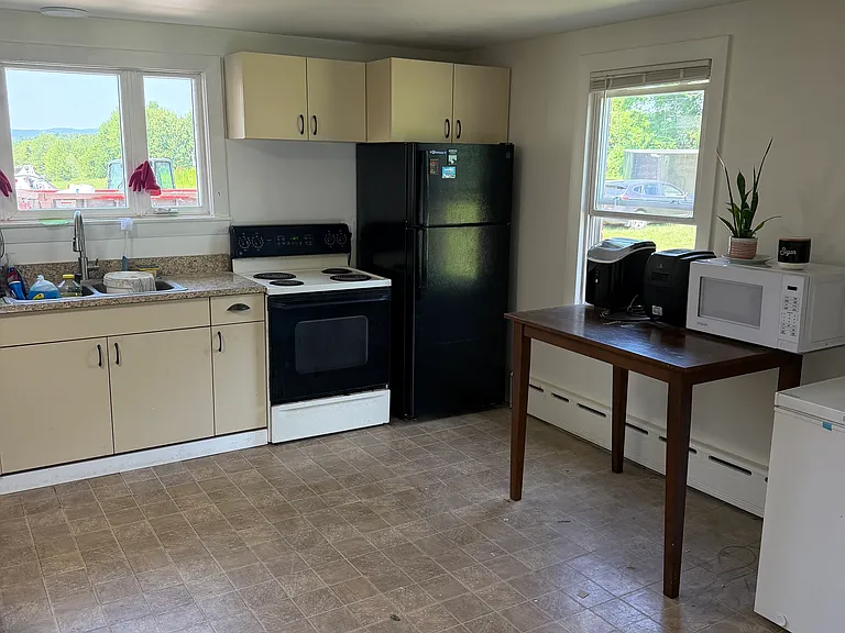 256 Montague Rd — Photo 14