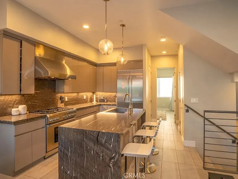 162 W Robinson W — Photo 5
