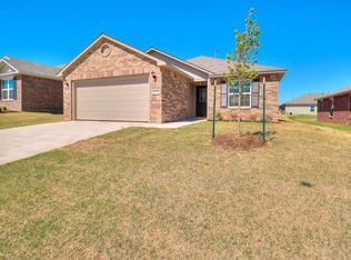 1703 Castle St, The Village, OK 73120