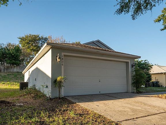 3rd image of 1836 Ridge Valley St