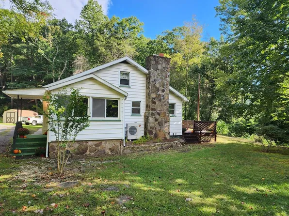 424 Dogpatch Ln, Altoona, PA 16601