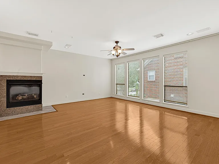2414 Calumet St #B — Photo 10