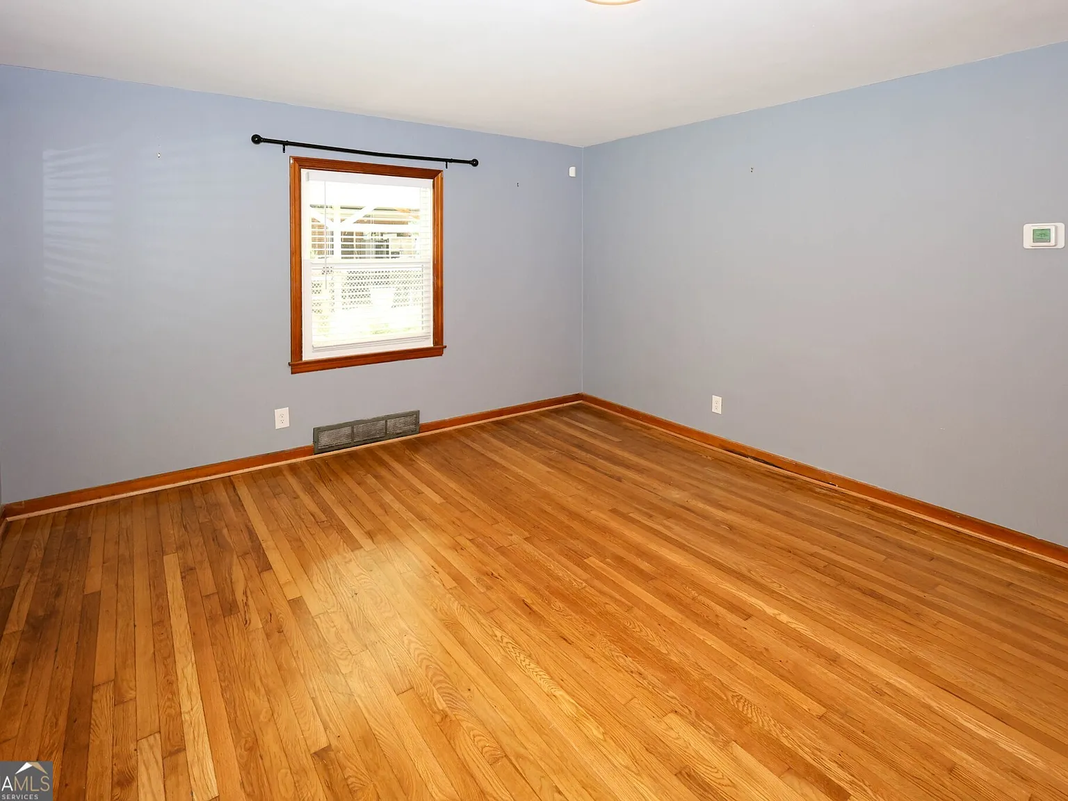 3 bed, 2.0 bath, 1216 sqft, $2,100 — Photo 4