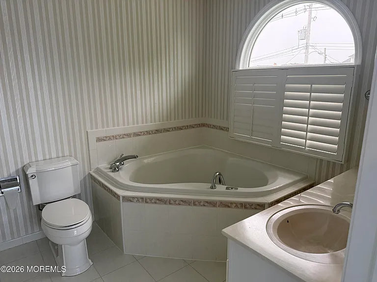 120 Garfield Ave — Photo 18