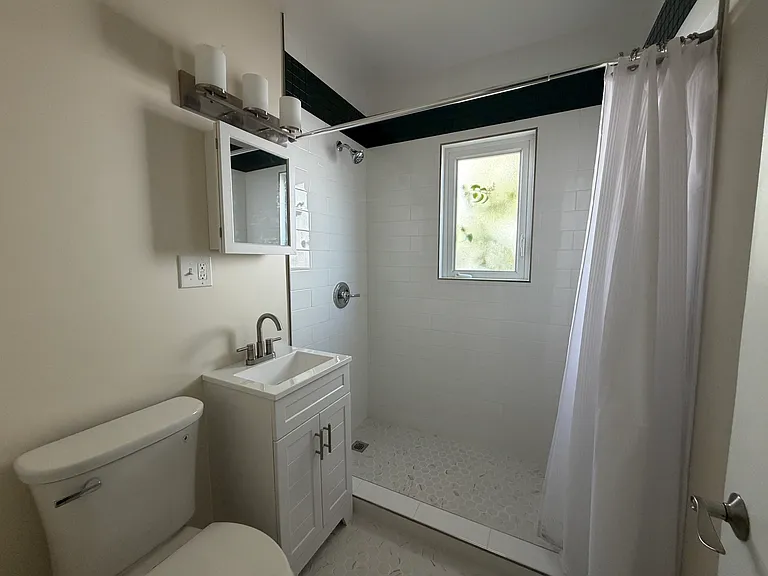 1323 Edgehill Dr — Photo 11