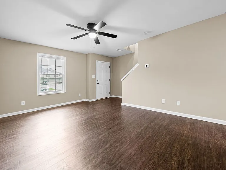 148 Center Pointe Dr — Photo 6