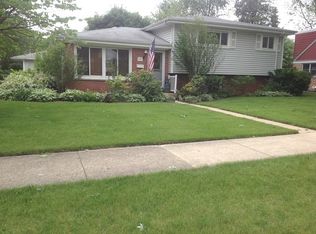 316 Rush St, Roselle, IL 60172