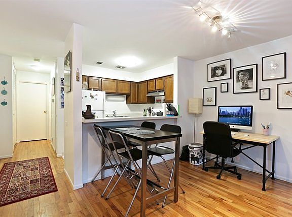 4th image of 2134 N Lincoln Ave #G