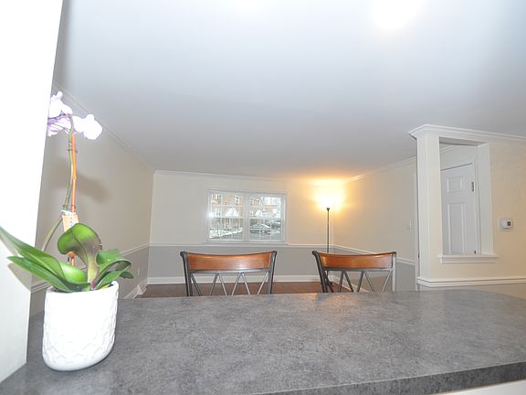 3rd image of 6 Haws Ln #2B-1Ba-865Sqft