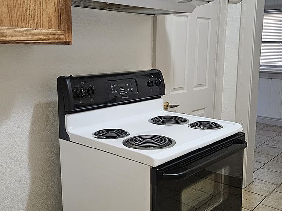 3rd image of 5530 S Benton Ave