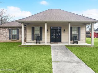 39224 Oak St, Pearl River, LA 70452