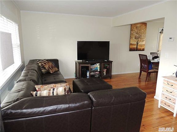 3rd image of 1 Lawrence Ave