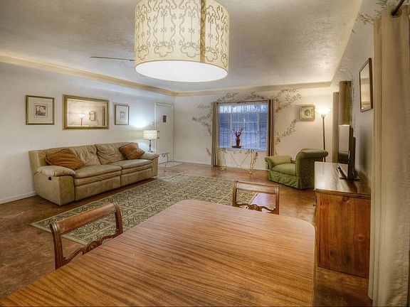 4th image of 641 N Bentley Ave