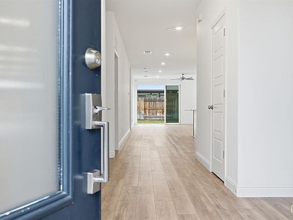 3rd image of 6516 Walkers Glen Ln