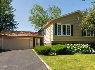 903 W Burning Tree Ln, Arlington Heights, IL 60004