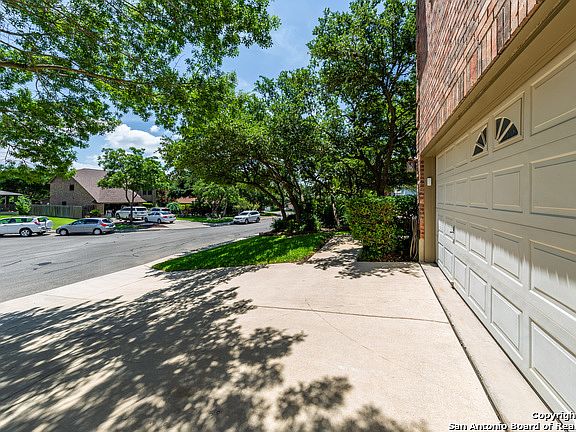 3rd image of 15727 Walnut Trail Dr