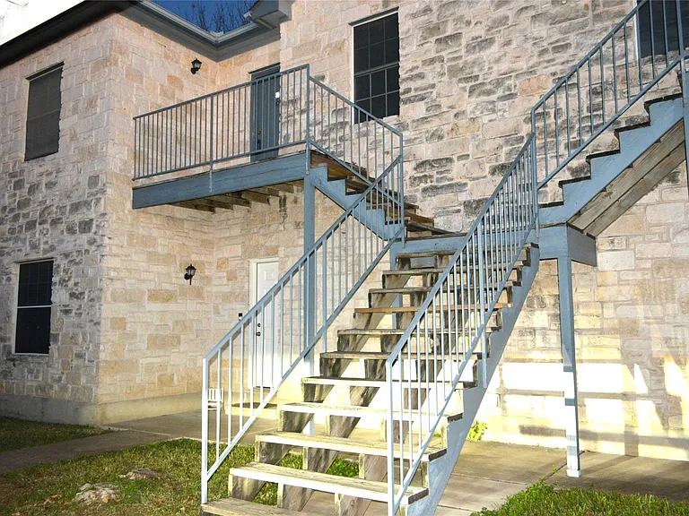 3102 Northwest Blvd #A — Photo 1