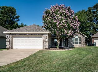 40 Chateaus Ln, Little Rock, AR 72210