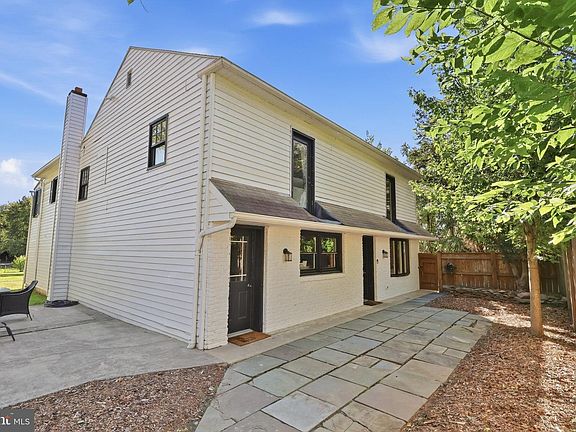 3rd image of 478 Wasp St