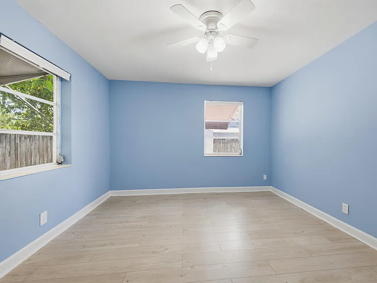 370 Orange Way — Photo 17