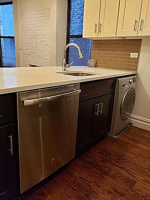 2nd image of 11 1/2 W 84th St APT 2C