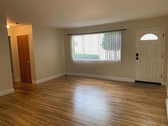 3rd image of 709 Bidwell St APT 1