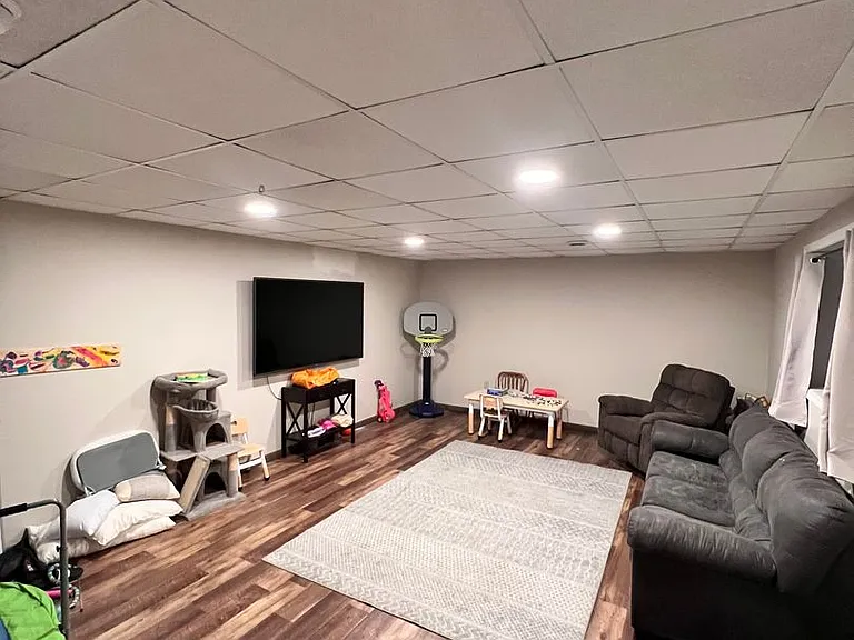 1339 Glenn Pl — Photo 7