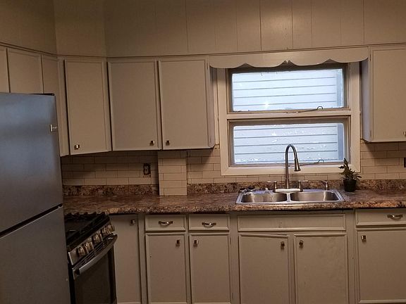 Huge kitchen with new subway tile backsplash, all new top of