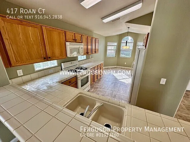 Gorgeous Rosetree Model with a Large Backyard — Photo 3