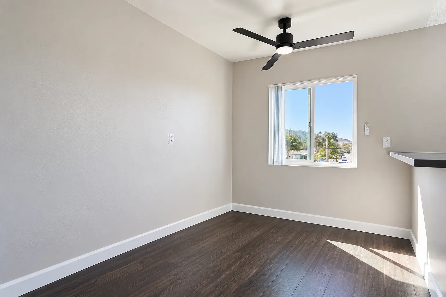 2 bed, 1003 sqft, $2,200 — Photo 2