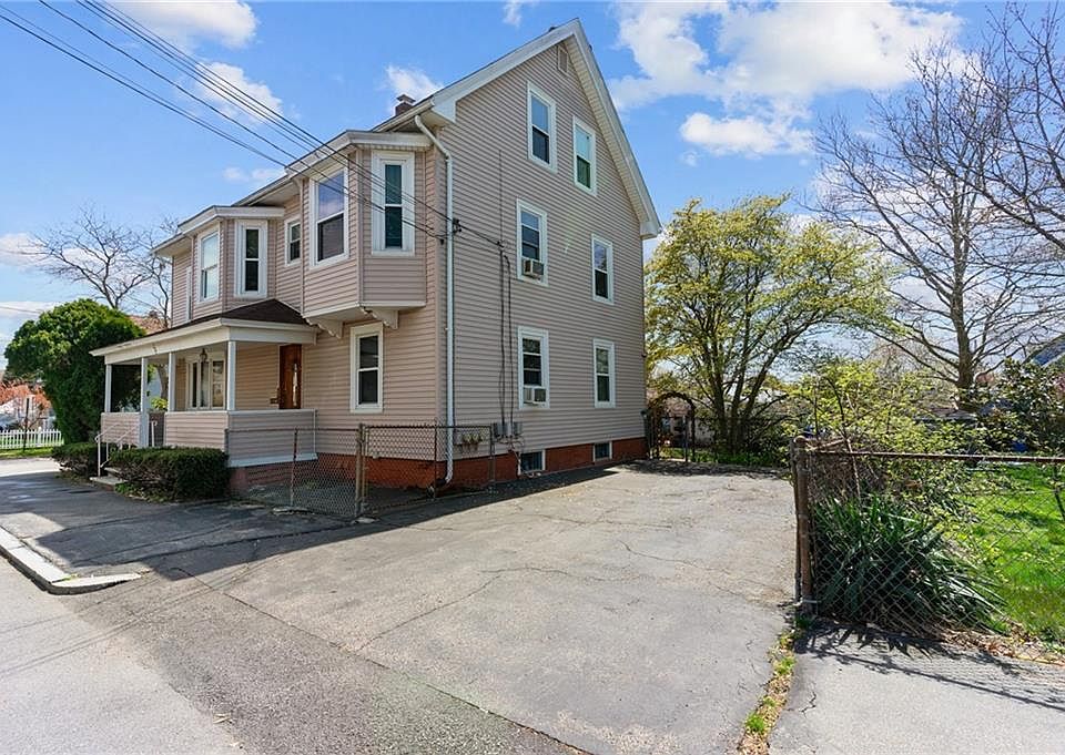 1st image of 171 Leonard Ave