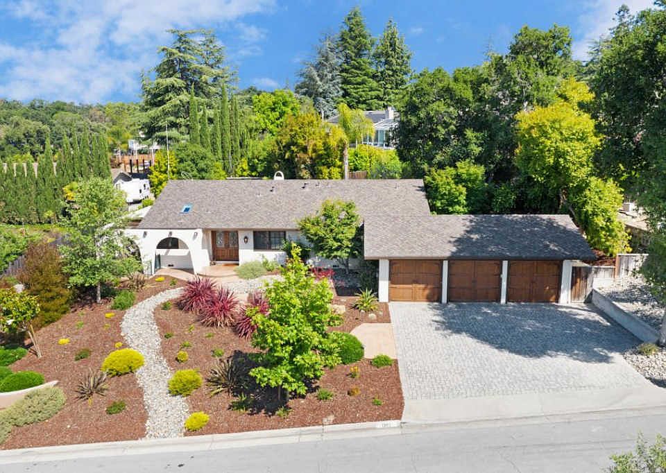 1st image of 1382 Hillcrest Ct