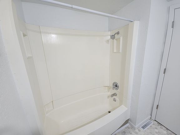 2nd image of 3745 Glen Oaks Blvd APT 8