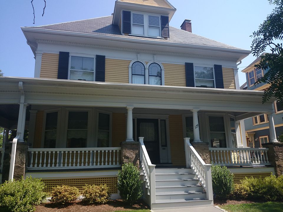 2nd image of 129 Centre St