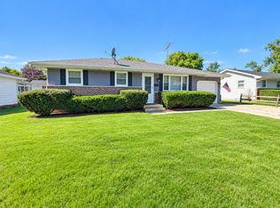 194 Patrick Dr, South Elgin, IL 60177