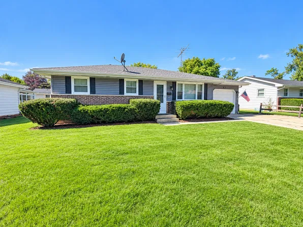194 Patrick Dr, South Elgin, IL 60177