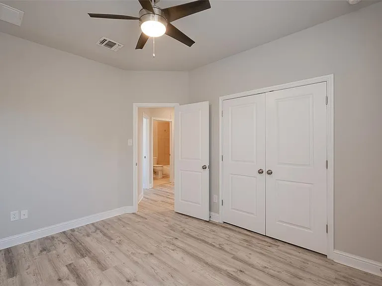 5701 Cougar Dr #D — Photo 16