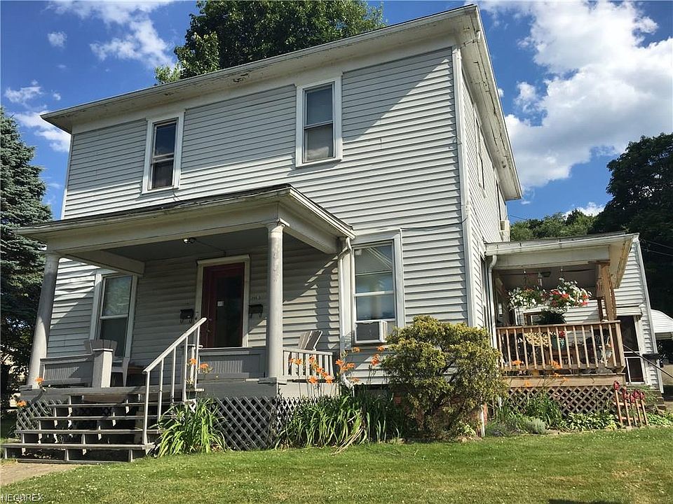 1st image of 204 E 1st St