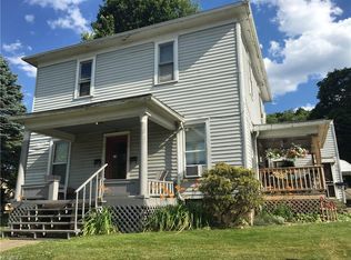 204 E 1st St, Uhrichsville, OH 44683