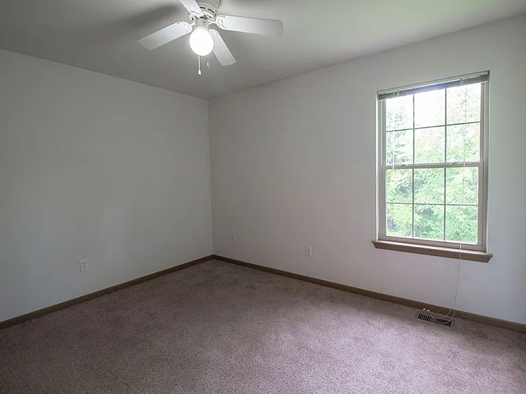 2119 Ballenger Ln — Photo 23