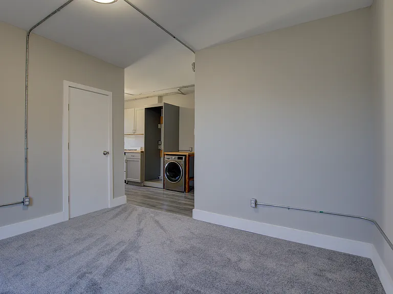 463 Main St #4 — Photo 4