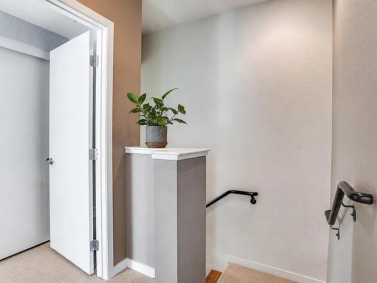 807 Zephyr Dr — Photo 8