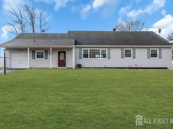 107 Anita Dr, Piscataway, NJ 08854